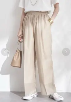 アースミュージックアンドエコロジー　タックギャザーストレートパンツ