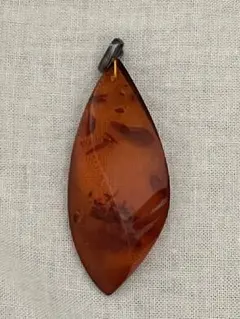 【素材不明】大ぶり ヴィンテージ ペンダントトップ 琥珀風 アンバーカラー