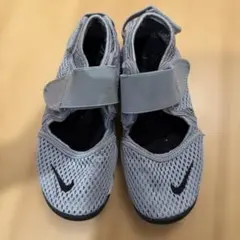 Nike グレー エアリフト　キッズ　サンダル　スニーカー　21センチ