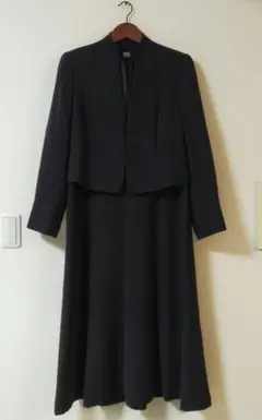 美品　東京イギン　17号　ノーカラーワンピース　ブラックフォーマル