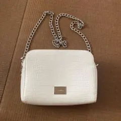 ベルシュカ　ホワイト クロコダイル風 ショルダーバッグ