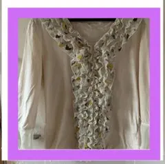 フリル付き花柄刺繍ホワイトブラウス長袖