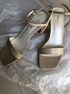 コムサデモード　ベージュオープントゥサンダル 中ヒール