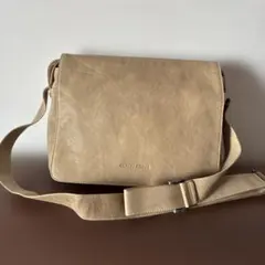 Giorgio Armani ベージュ レザー ショルダーバッグのサムネイル