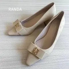 RANDA パンプス ベージュ リボン モノグラム ゴールドパーツのサムネイル