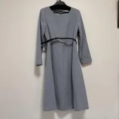ナチュラルビューティーベーシック♡ブルーグレーのひざ丈長袖ワンピース ベルト付き