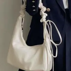 【新品】ホワイト ショルダー バッグ ハンドバッグ　レディース アイボリー 学生