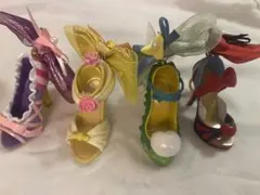 ディズニー　プリンセス　キーチェーン ハイヒール型 リボン付き