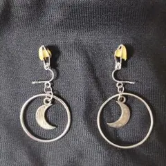 アンティーク風 月モチーフ クリップイヤリング