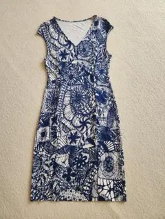 美品 Tory Burch ネイビー系総柄 ノースリーブ上品 ワンピース Mのサムネイル