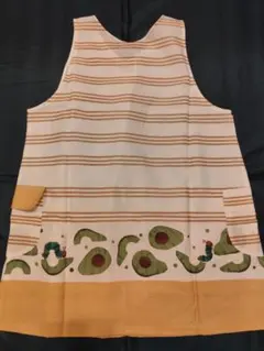 はらぺこあおむし　エプロン　保育士