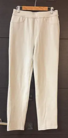 クリーム色 スリムフィットパンツ L