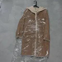 クリーニング済「ユニクロ」(M)フード付き裏地ボアコート