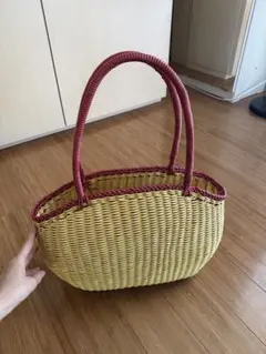 アンティーク イエローとレッドのバスケット