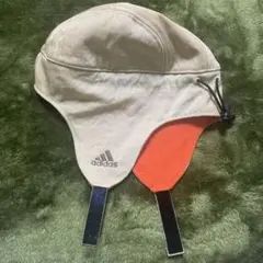 adidas 耳あて付きフリースキャップ ベージュ/オレンジ