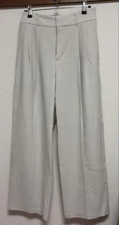 GU タックワイドパンツ