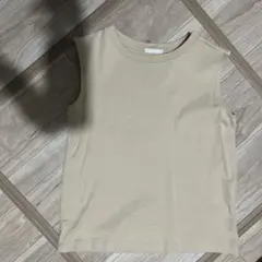 GU ノースリーブTシャツ アイボリー　ベージュ