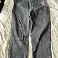 ダークグレー ストレートレッグジーンズ 花刺繍付き