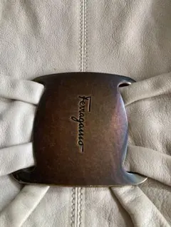 Ferragamo ホワイトレザーハンドバッグ　ガンチーニ