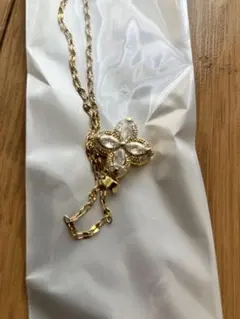 ゴールド花形ネックレス