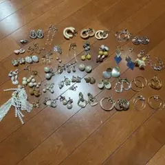 多様なデザインのイヤリングセット 46点セット