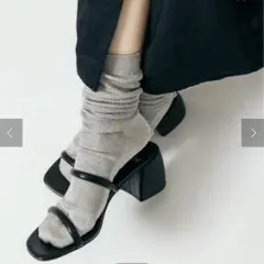 新品未使用　箱あり　mollini チャンキーヒールのサムネイル
