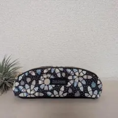 ラウンドペンケース　横長ポーチ　ふんわりポーチ　リバティ生地　雪の結晶