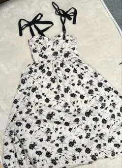 黒白　モダン柄　花柄　ワンピース　F