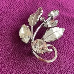 ブローチ　ビンテージブローチ　シルバー系　クリスタルブローチ