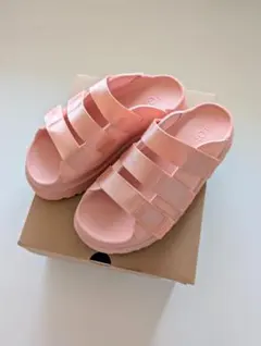【試着のみ・極美品】UGG GOLDENGLOW SLIDE 25cm SNPKのサムネイル