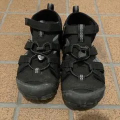 キッズ用 ブラック ストラップサンダル