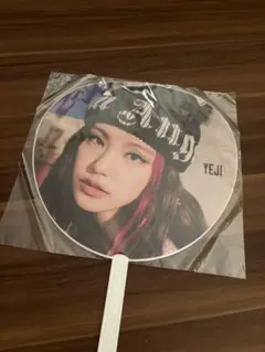 2026年最新】itzy うちわの人気アイテム - メルカリ