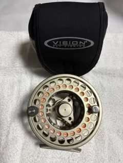 ダイワ ロッホモア SLA7/8 フライリール 右巻 SAライン・ポーチ付 ダイワ ロッホモア SLA7/8 フライリール 右巻 SAライン・ポーチ付
