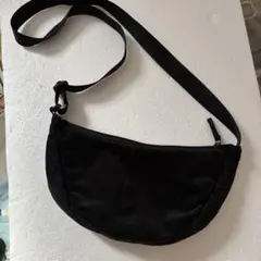 UNIQLO ブラック コーデュロイ サコッシュ