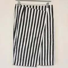 【美品】【 INED イネド】 タイトスカート白黒ストライプ　11/L【z81】のサムネイル