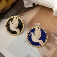 鳩デザイン エナメルブローチゴールド縁 ビンテージレトロ 青 、黒どちらか1個