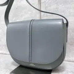 A.P.C. アーペーセー Betty ベティ ショルダーバッグ ブランドロゴのサムネイル