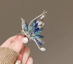 蝶の形状 ブローチ 青 シルバー