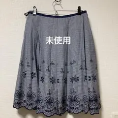 未着用　ホワイト×ブルー　ギンガムチェック　カットワーク刺繍スカート