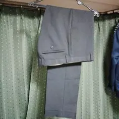 グレー スラックス 折り返しデザイン