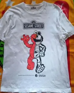 シークレットベース×セサミストリート　半解剖エルモTシャツ　ELMO
