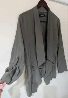 新品ZARA フロントドレープノーカラージャケットカーキM