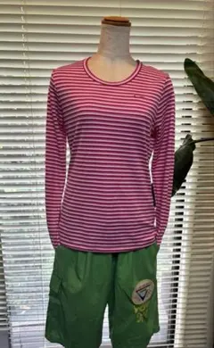 NIKE ストライプトップス　ドライフィット　ジムに　蛍光ピンク