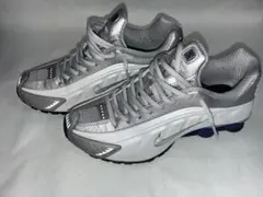 NIKE SHOX R4 シルバー スニーカーのサムネイル