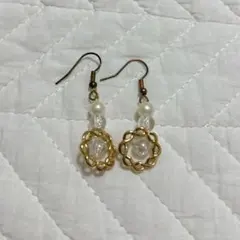 【新品・ハンドメイド】クリアビーズとパールのピアス　ゴールド