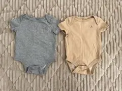 クマの顔付きロンパース2枚セット