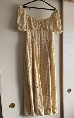 Valmuer　ヴェルムーア　イエローフラワープリントオフショルダーワンピース