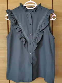 GRL/Vフリルレースノースリーブブラウス(チャコール)