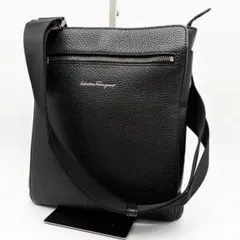 【美品】フェラガモ レザーショルダーバッグ 黒 シボ革 サコッシュのサムネイル