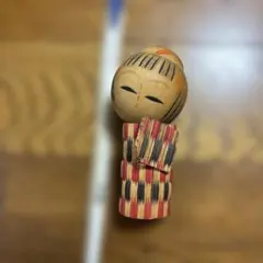 ジャンク手描きの木製こけし